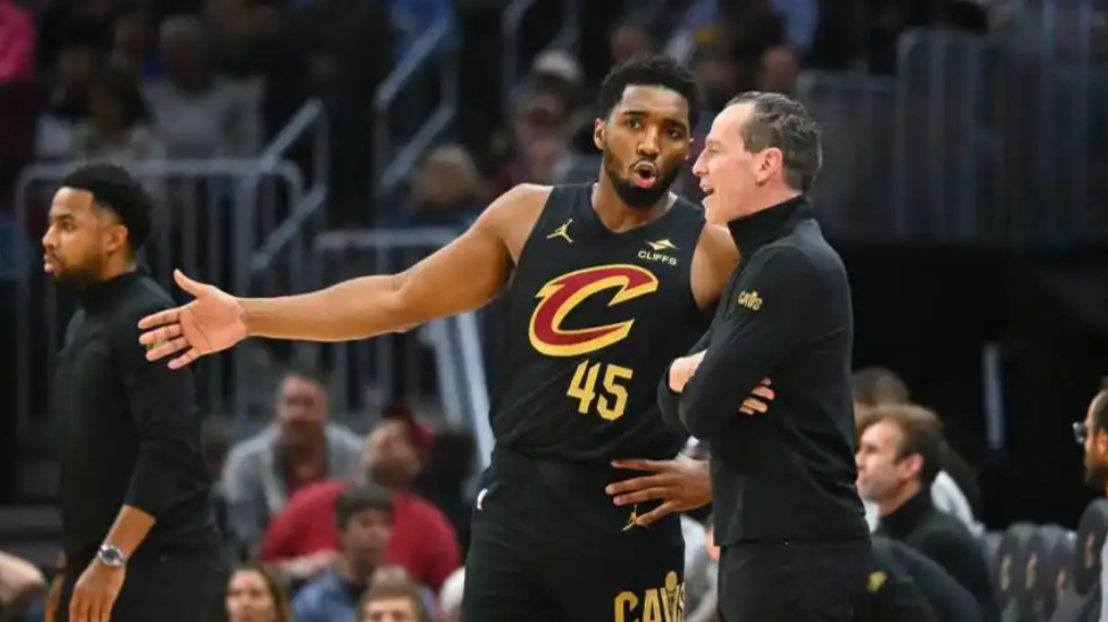 拒绝24分大逆转！骑士险胜东部鱼腩，米切尔8失误，鲍尔15中1背锅